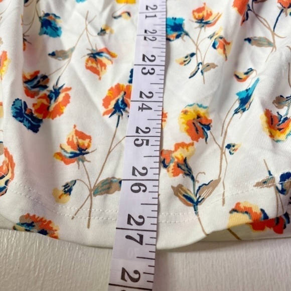 Lands’End Women's Relaxed Cotton Floral Print Short Sleeve Crewneck T-Shirt - Picture 7 of 8